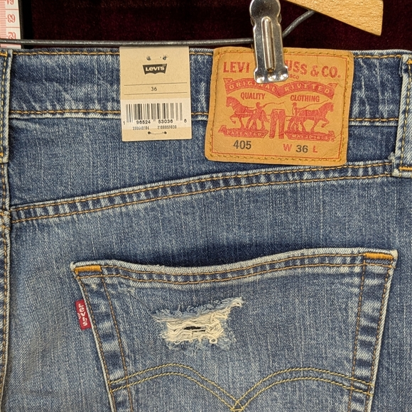Levi's 405 Standard Denim Shorts - Picture 3 of 3